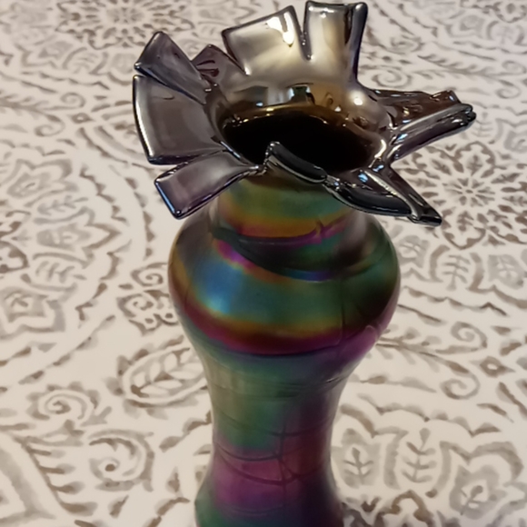 Unique Bohemian iridescent signed vase - Picture 3 of 4